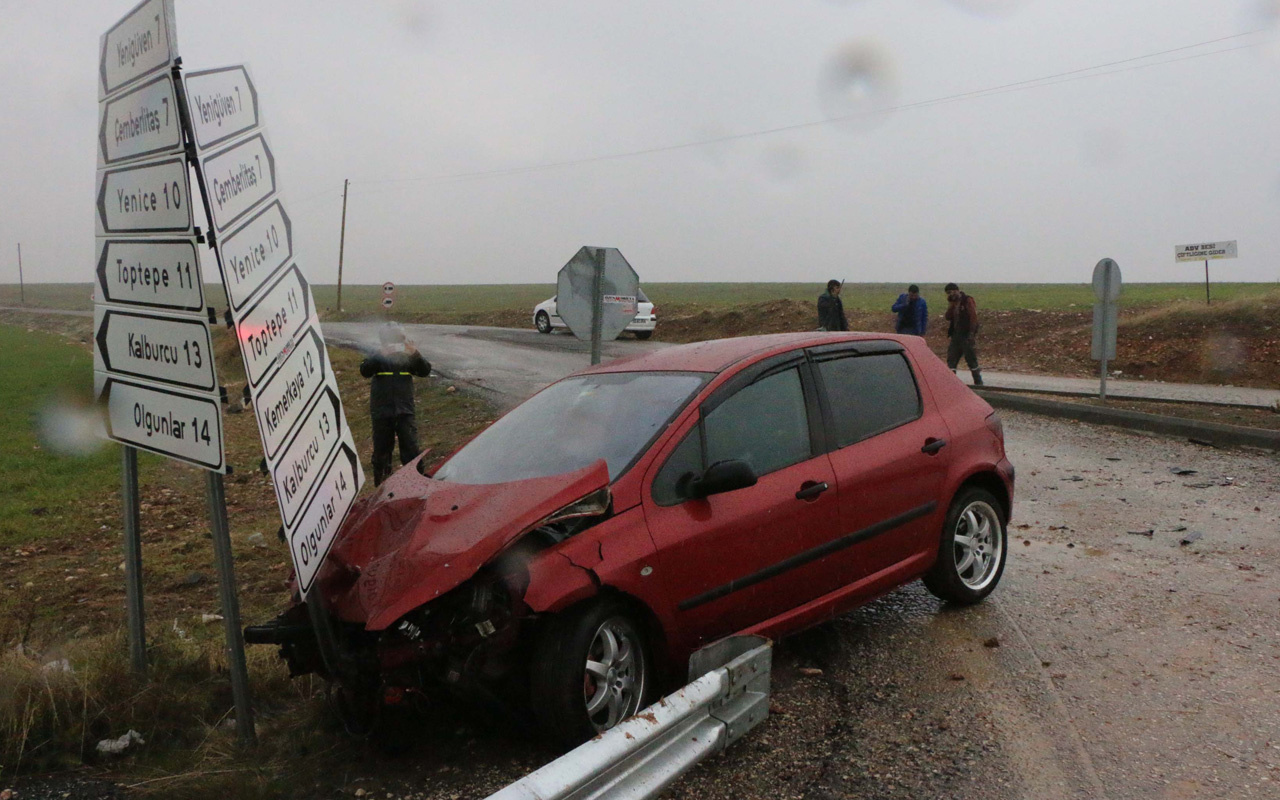 Adıyaman'da iki otomobil çarpıştı: 1 ölü, 3 yaralı