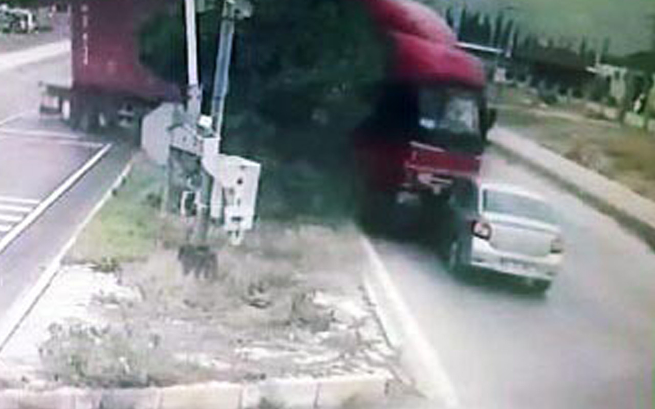 Aydın'da ABD'li kadının öldüğü kaza, mobese kamerasında