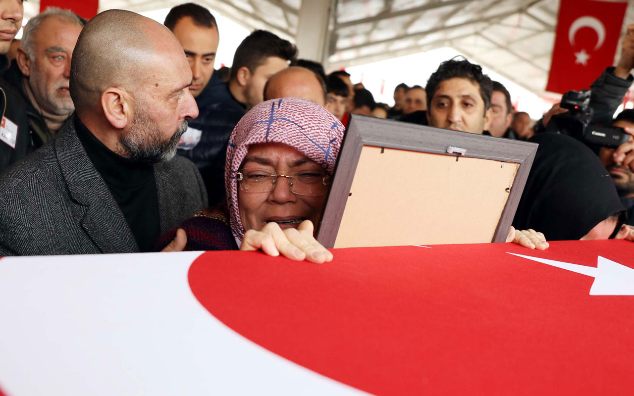 İdlib şehitleri Türkiye'yi ağlattı! Şehit cenazesinde CHP çelengi parçalandı