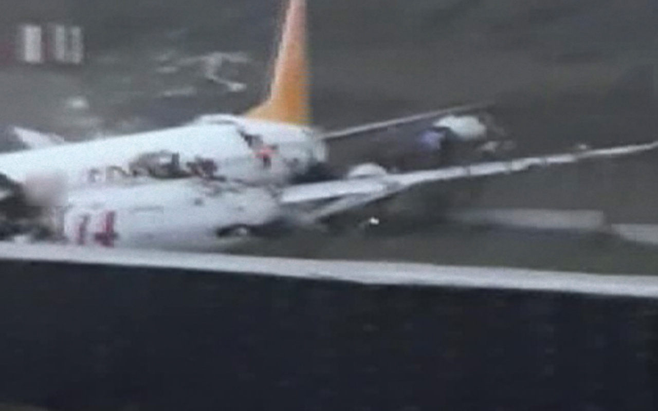 İstanbul Sabiha Gökçen’de pistten çıkan uçağın yolcuları böyle tahliye edildi