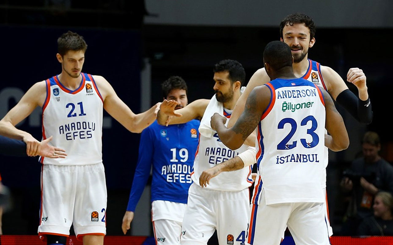 Anadolu Efes CSKA'yı deplasmanda devirdi