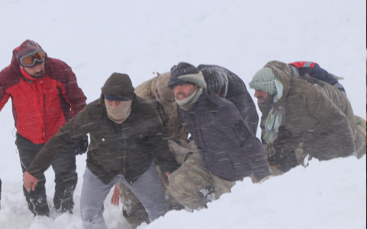 Van'da çığ altında kalan yaralılar böyle kurtarıldı