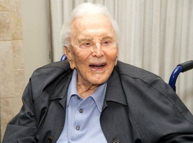 Hollywood yıldızı ünlü aktör Kirk Douglas 103 yaşında hayatını kaybetti!