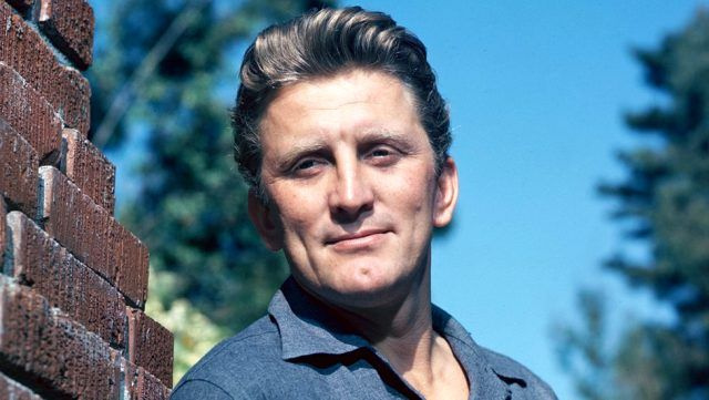 Hollywood yıldızı ünlü aktör Kirk Douglas 103 yaşında hayatını kaybetti!