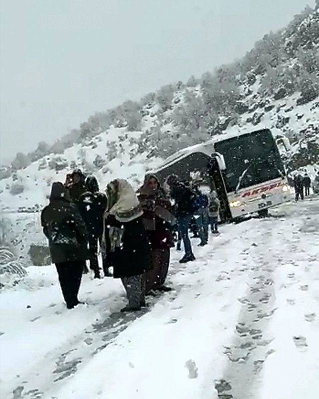 Yolcu otobüsü uçurumun kenarında! Isparta'da korkutan olay