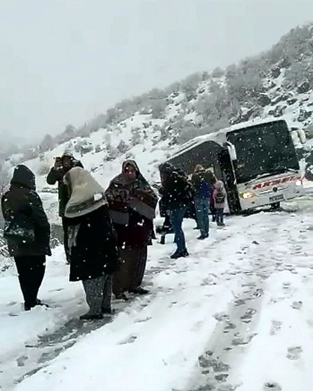 Yolcu otobüsü uçurumun kenarında! Isparta'da korkutan olay