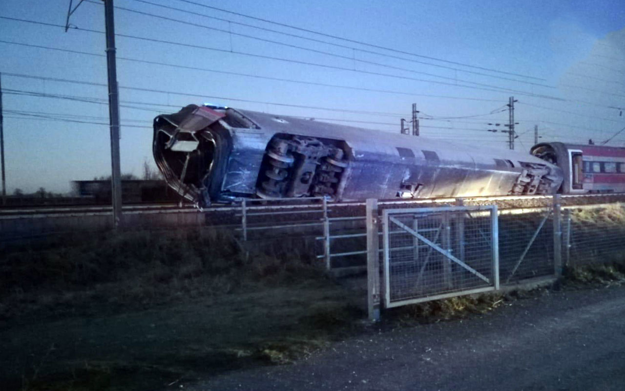 İtalya’da tren raydan çıktı: 2 ölü, 30 yaralı