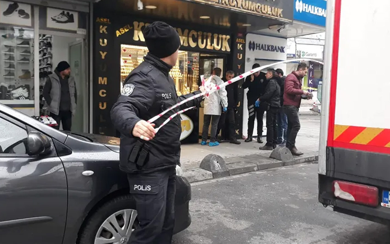 Bahçelievler'de kuyumcuya giren soyguncu bıçakla dehşet saçtı