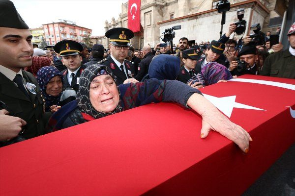 Aksaray şehidine veda etti 6 aylık çocuk babasız kaldı