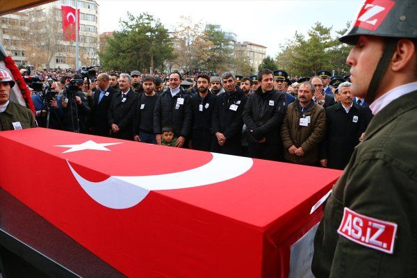 Aksaray şehidine veda etti 6 aylık çocuk babasız kaldı