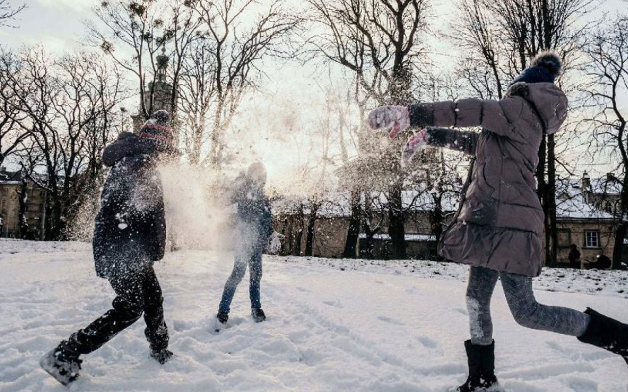 İstanbul'da okullar bugün tatil mi İstanbul Valiliği 7 Şubat kar tatili açıklaması