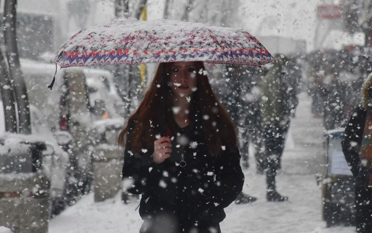İstanbul'da okullar bugün tatil mi İstanbul Valiliği 7 Şubat kar tatili açıklaması