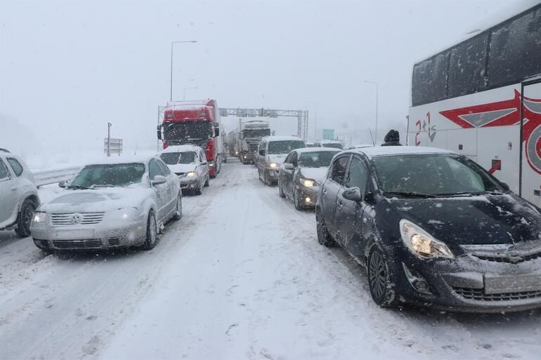 Meteoroloji'den peş peşe uyarı! Yurt genelinde Kar esareti başlıyor