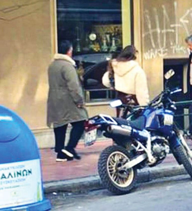 Cem Yılmaz ile Serenay Sarıkaya Atina sokaklarında böyle yakalandı