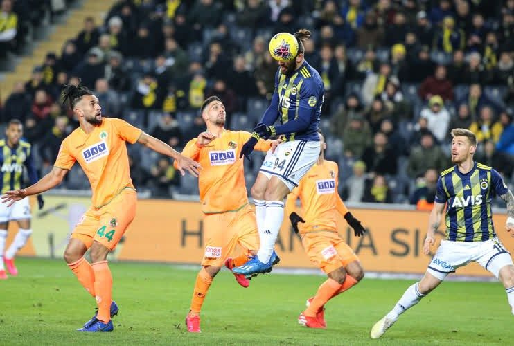 Fenerbahçelileri çıldırtan pozisyona penaltı değil diyen tek isim