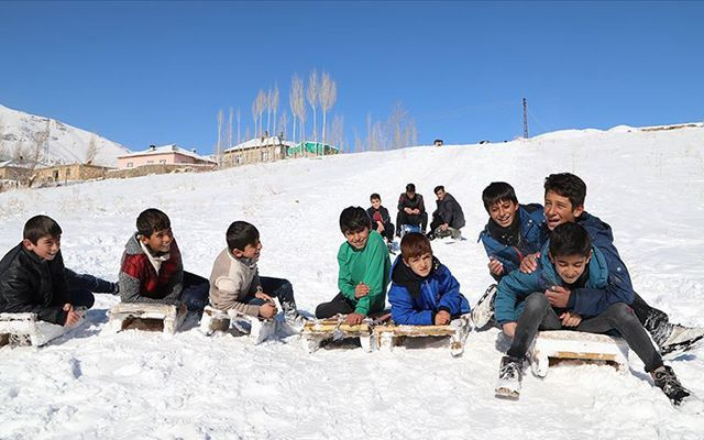 Kara kış Türkiye'yi esir aldı 13 ilde eğitime kar engeli
