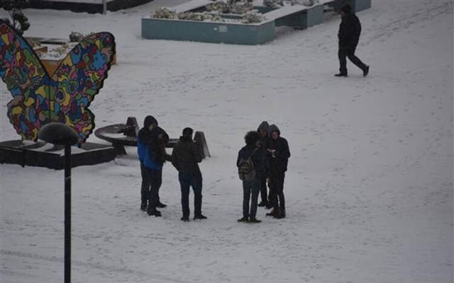 Kara kış Türkiye'yi esir aldı 13 ilde eğitime kar engeli
