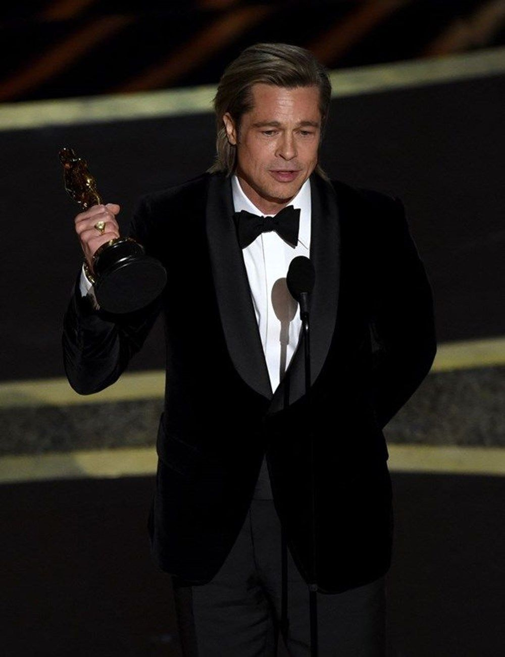 Brad Pitt Oscar Ödülü'nü aldı! Donald Trump'a yaptığı gönderme olay oldu!