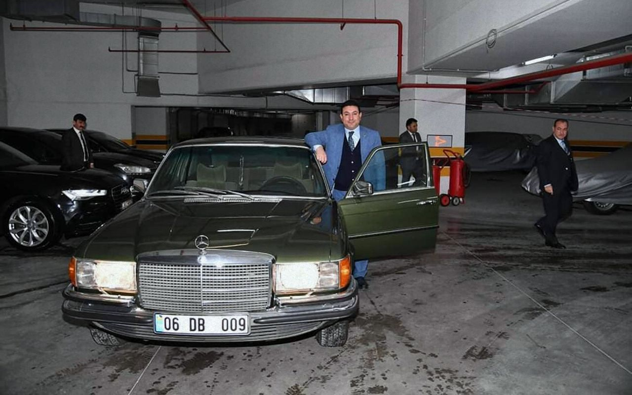 Devlet Bahçeli klasik otomobilini Harran Belediye Başkanı Özyavuz'a hediye etti