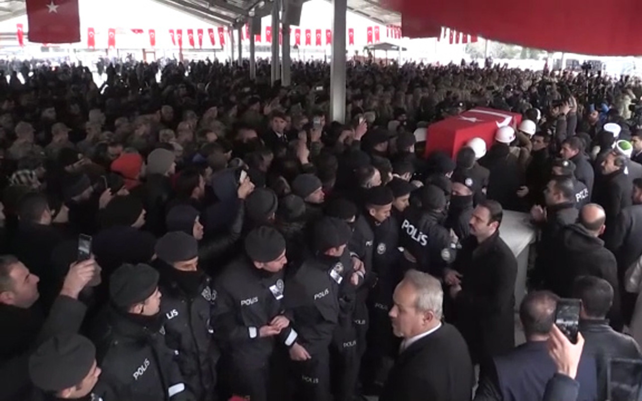 İdlib şehidi Halil Açıkgöz'ün Gaziantep'te cenaze namazı kılındı