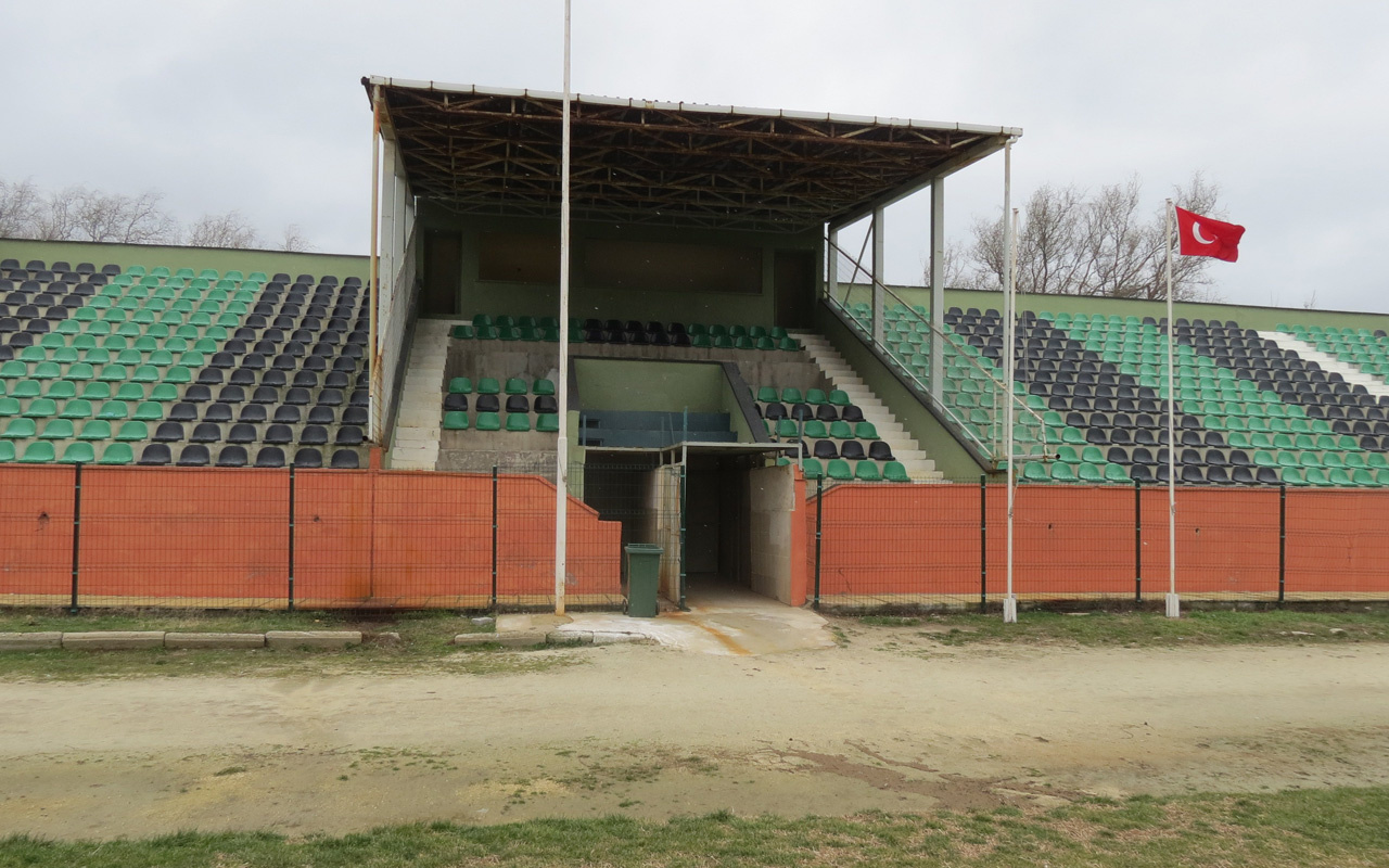 Stadyumun soyunma odasından çamaşır makinesini çaldılar