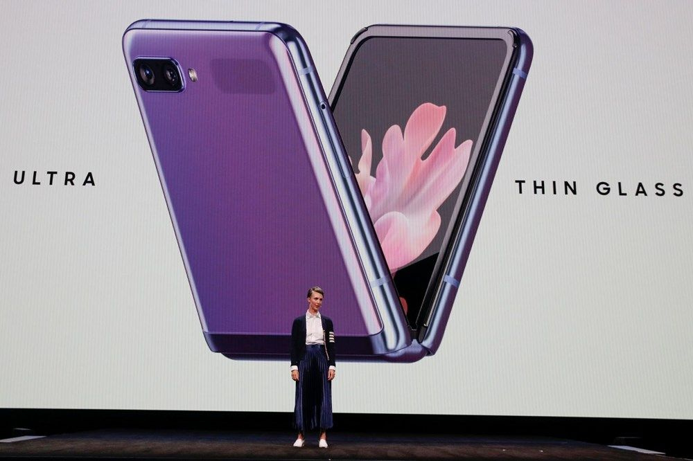 Samsung katlanabilir Galaxy Z Flip'in tanıtımını yaptı! İşte özellikleri