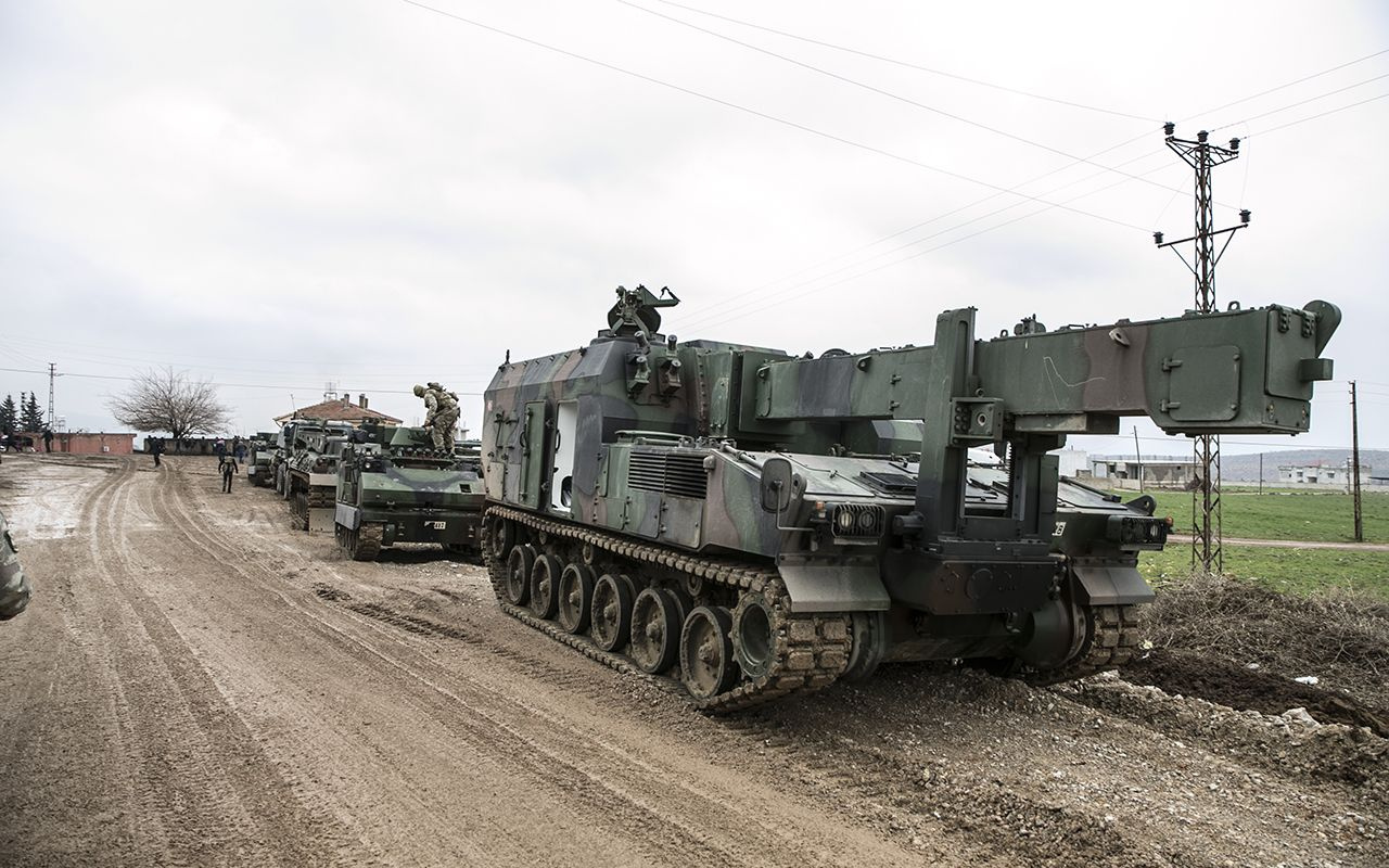 Suriye sınırına tank ve Fırtına obüsü takviyesi