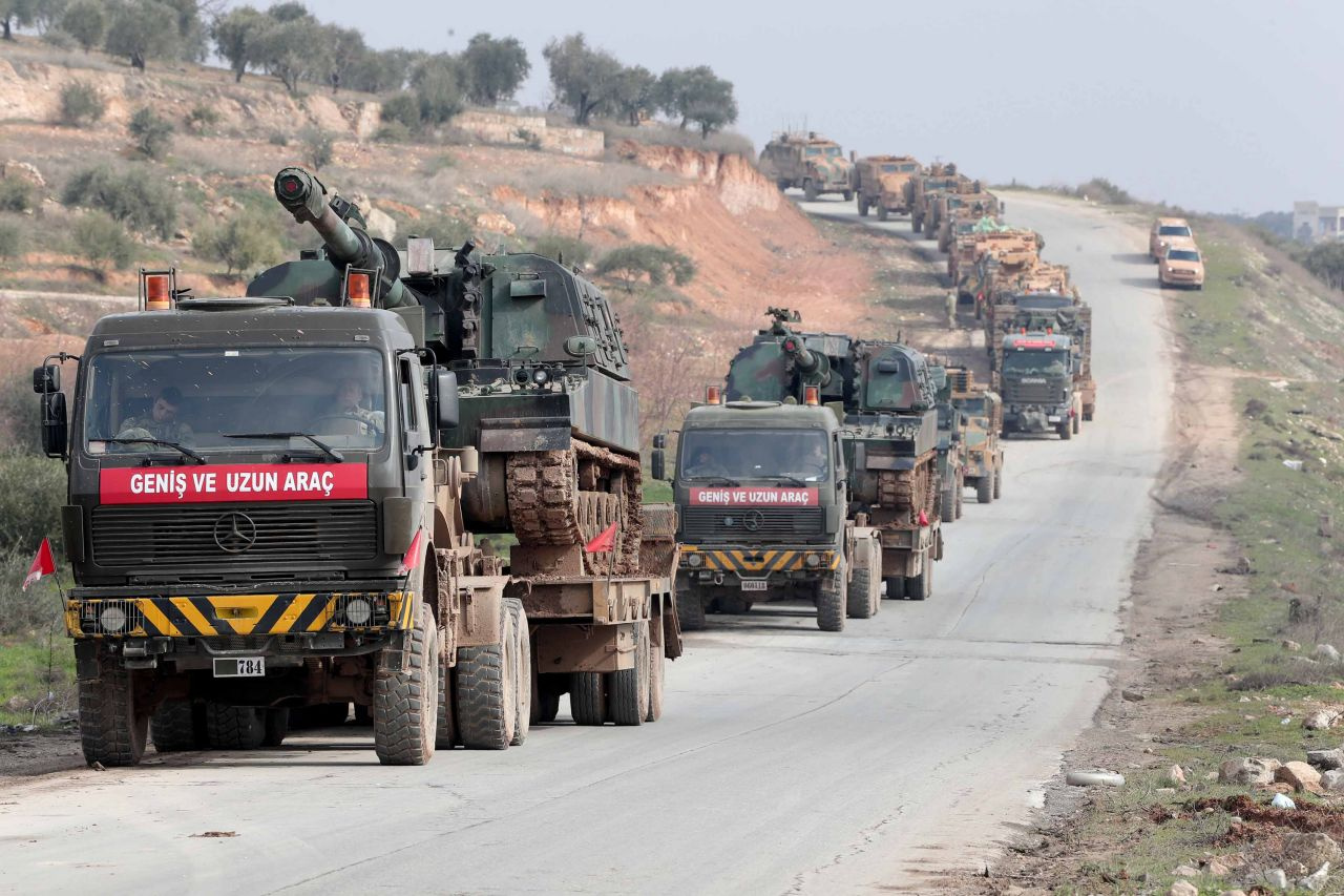 TSK'dan İdlib'i yoğun sevkiyat! konvoyun ucu görünmedi