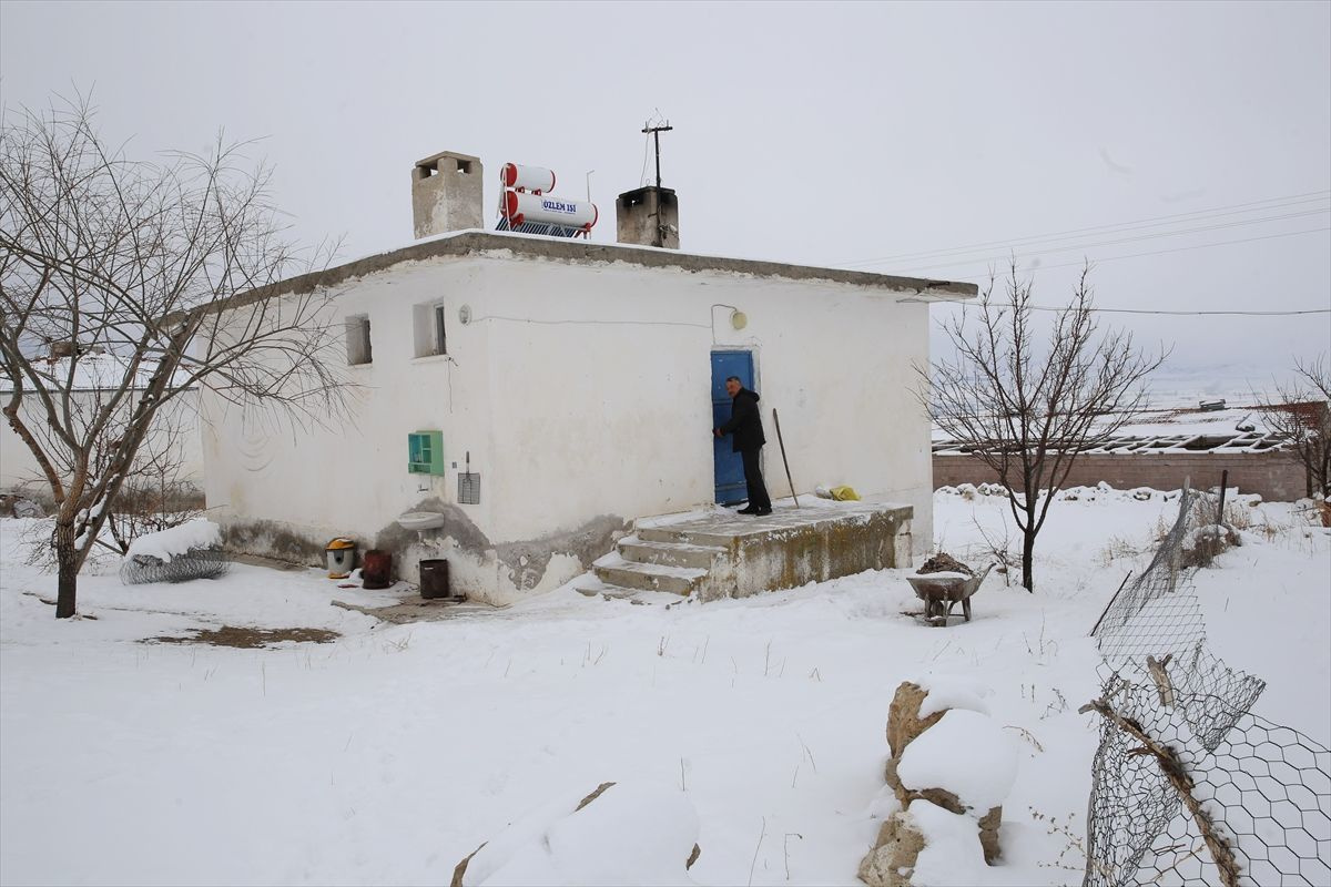 Nevşehir'in Çekme köyünde herkes göç etti o tek başına kaldı