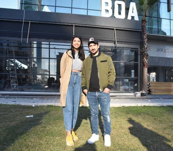 Eski Fenerbahçeli Serhat Akın yeni mekanını MasterChef Cemre Uyanık'a teslim etti