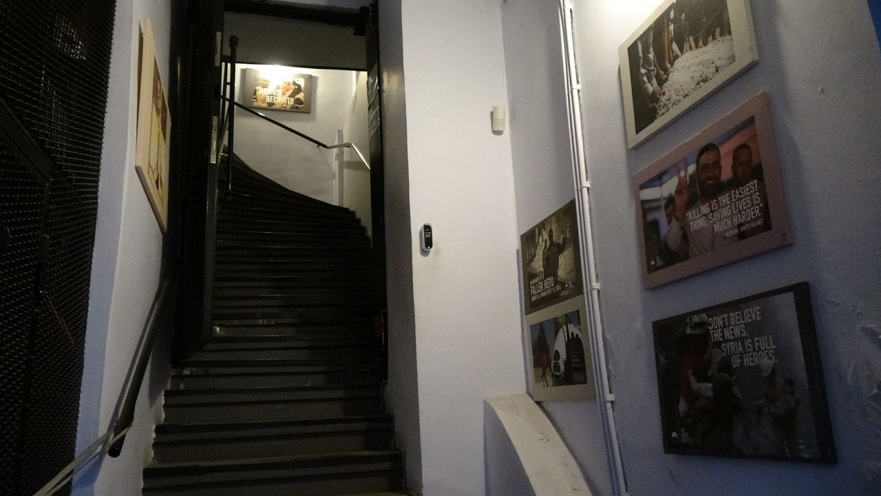 Ölen İngiliz eski istihbarat subayının Karaköy'deki evi içeriden fotoğraflandı