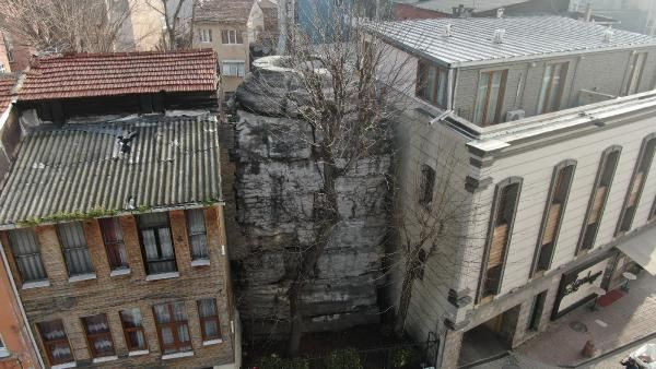Avrat Taşı diye biliniyor! 16 asırlık tarihi eser İstanbul'da sıkışıp kaldı