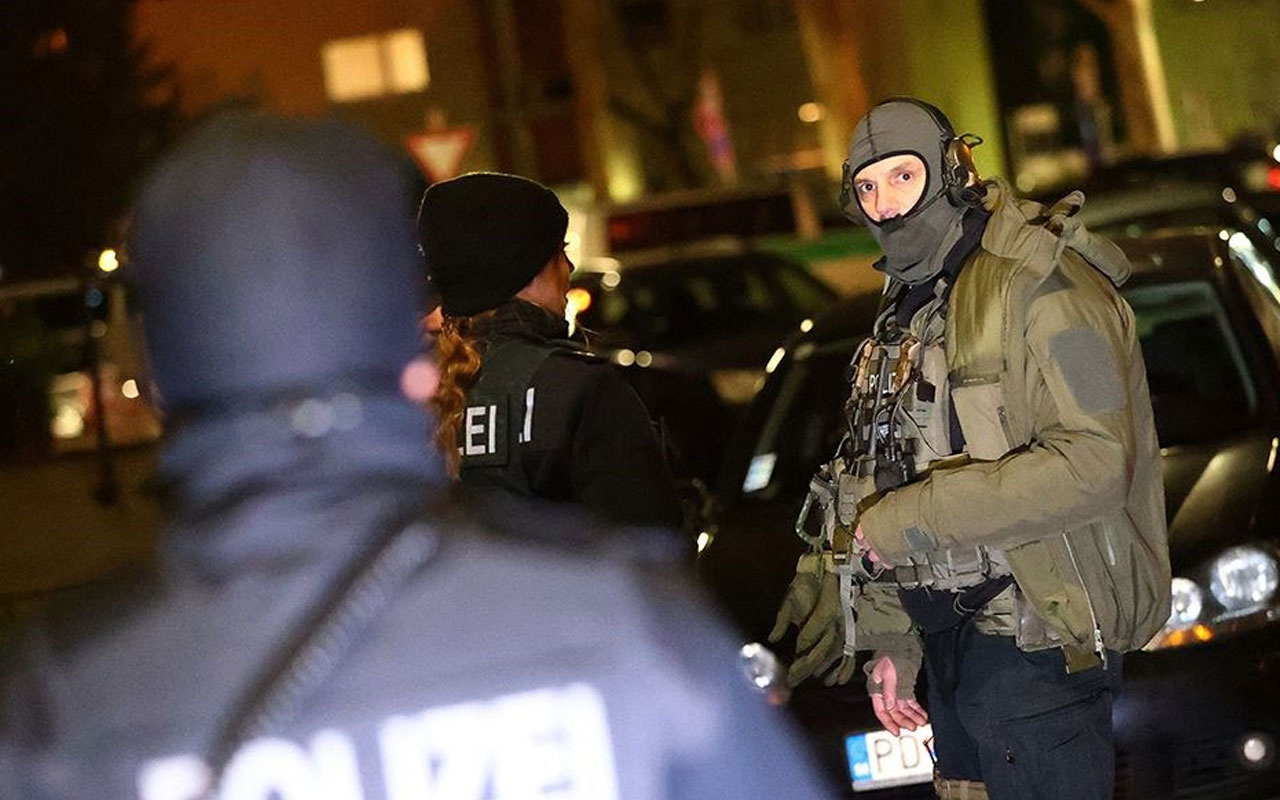 Almanya'da kafeye saldırı 11 kişi hayatını kaybetti