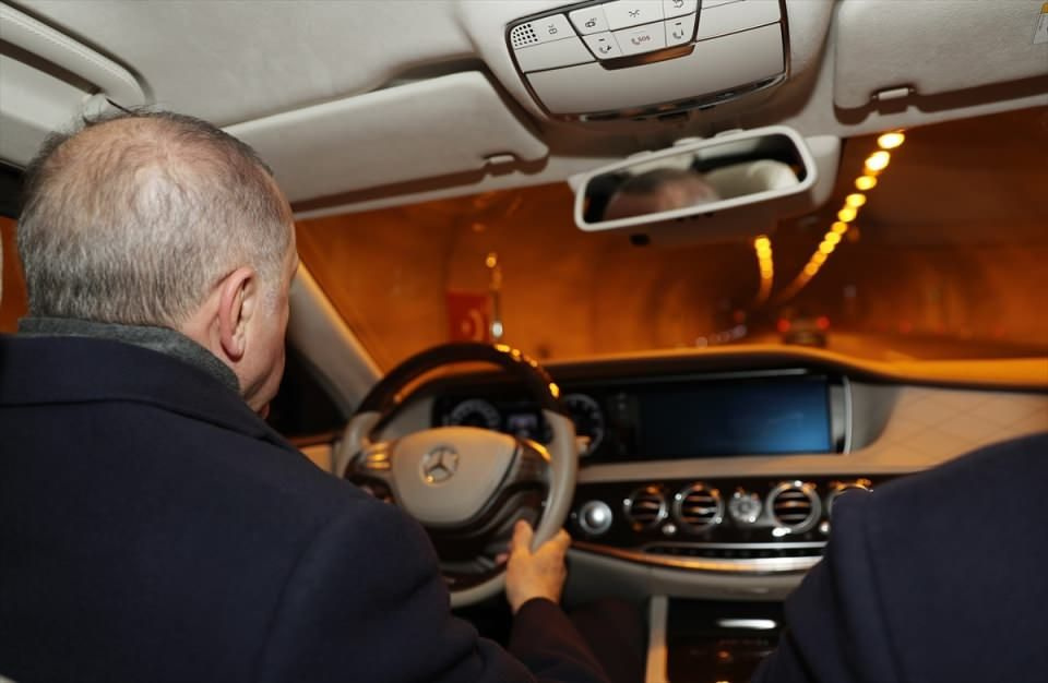 Cumhurbaşkanı Erdoğan, yeni otoyolda test sürüşü yaptı