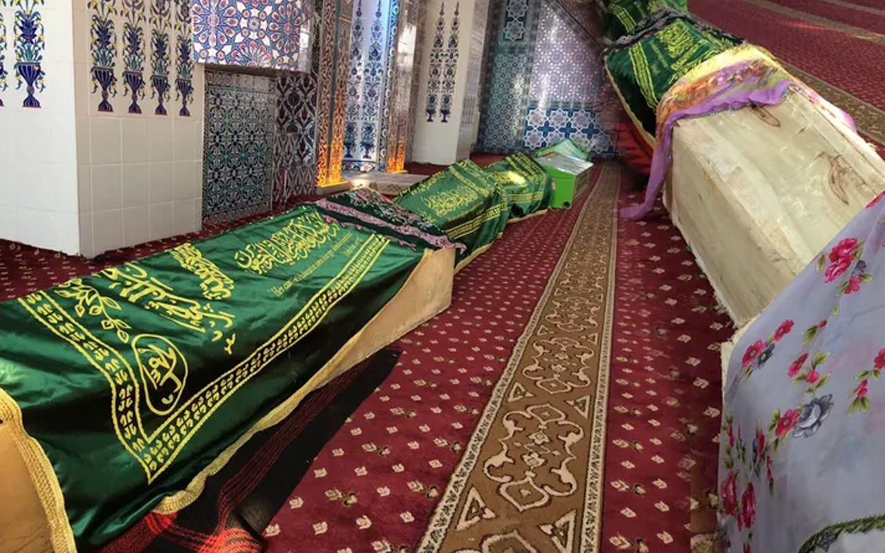 İran'daki deprem sonrası Van'da yaşamını yitirenler camiye getirildi
