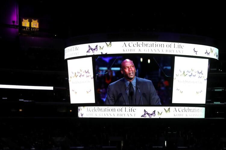Kobe Bryant'a duygusal veda! Michael Jordan gözyaşlarına hakim olamadı
