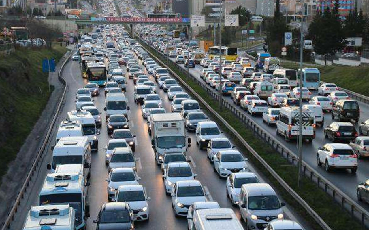 İstanbul'da trafiği felç eden yangın!