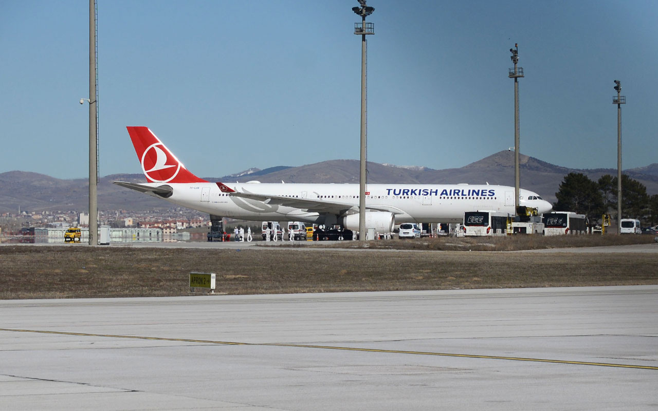 Ankara Esenboğa Havalimanı'nda İran uçağında koronavirüs paniği