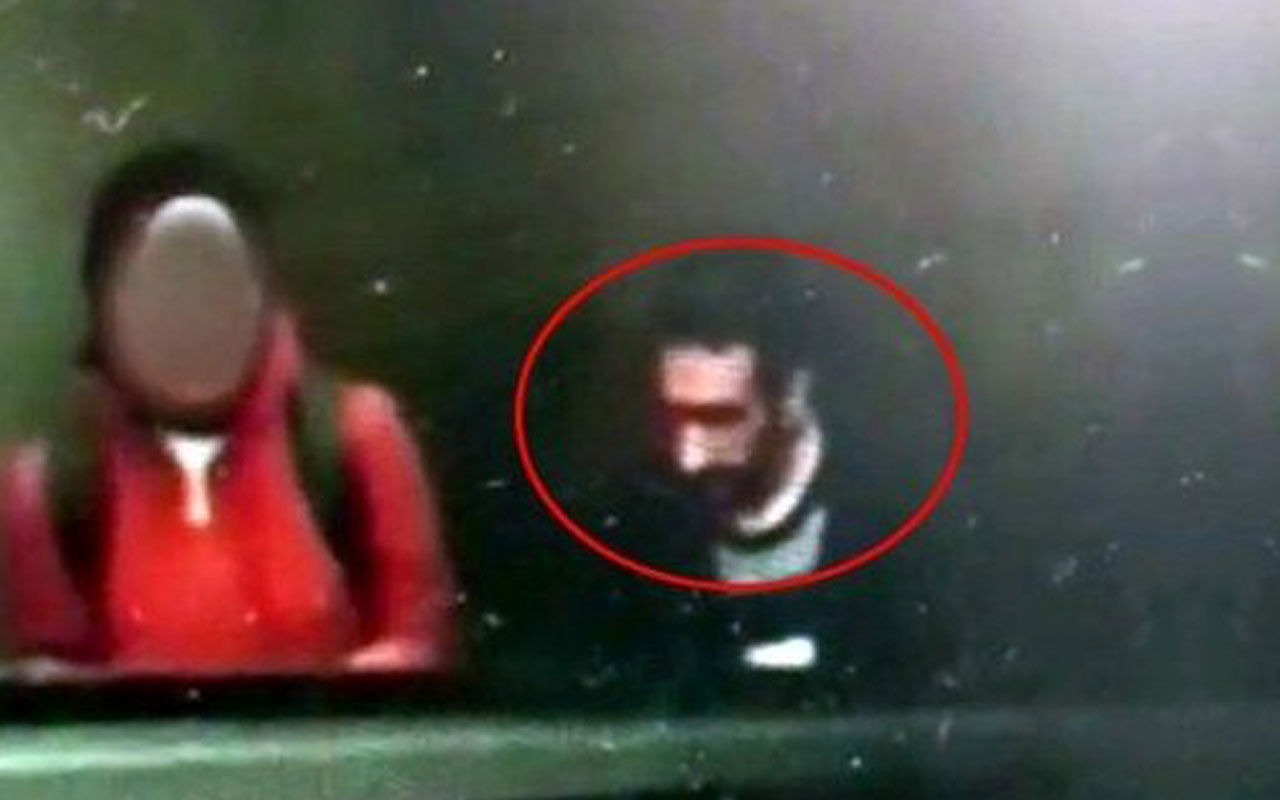 İstanbul Pendik'te başörtülü kızın arkasında mastürbasyon yapan sapık kamerada