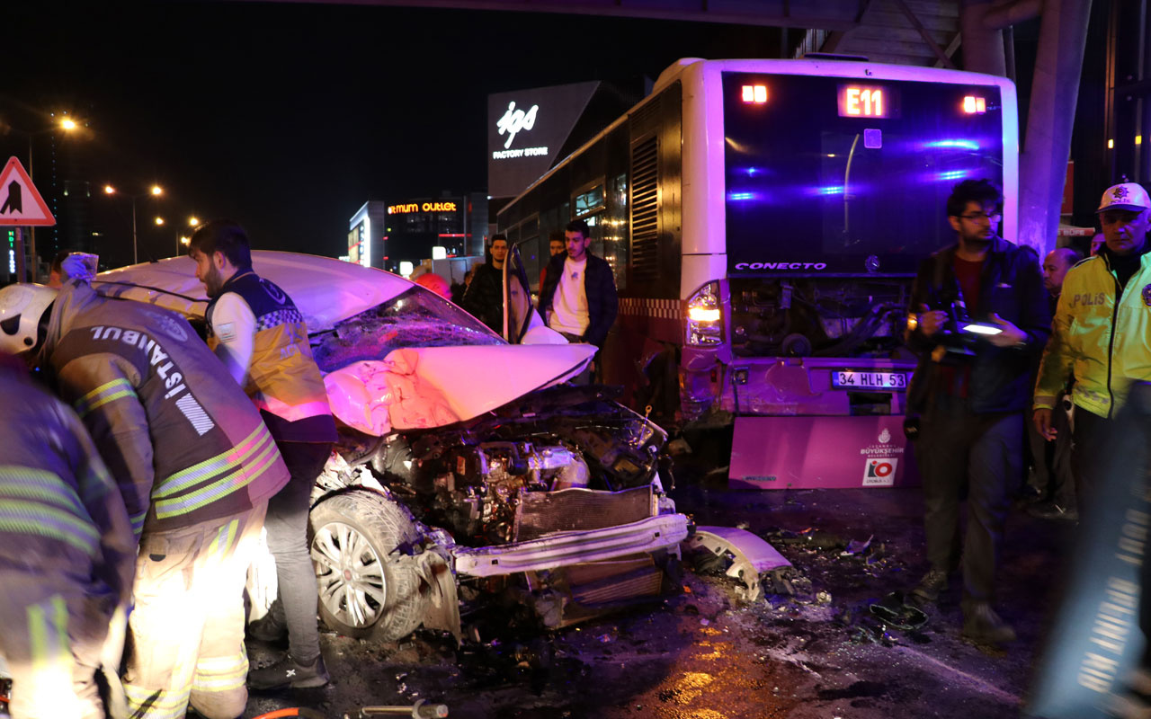 Ataşehir'de trafik kazası: 2'si ağır 3 yaralı