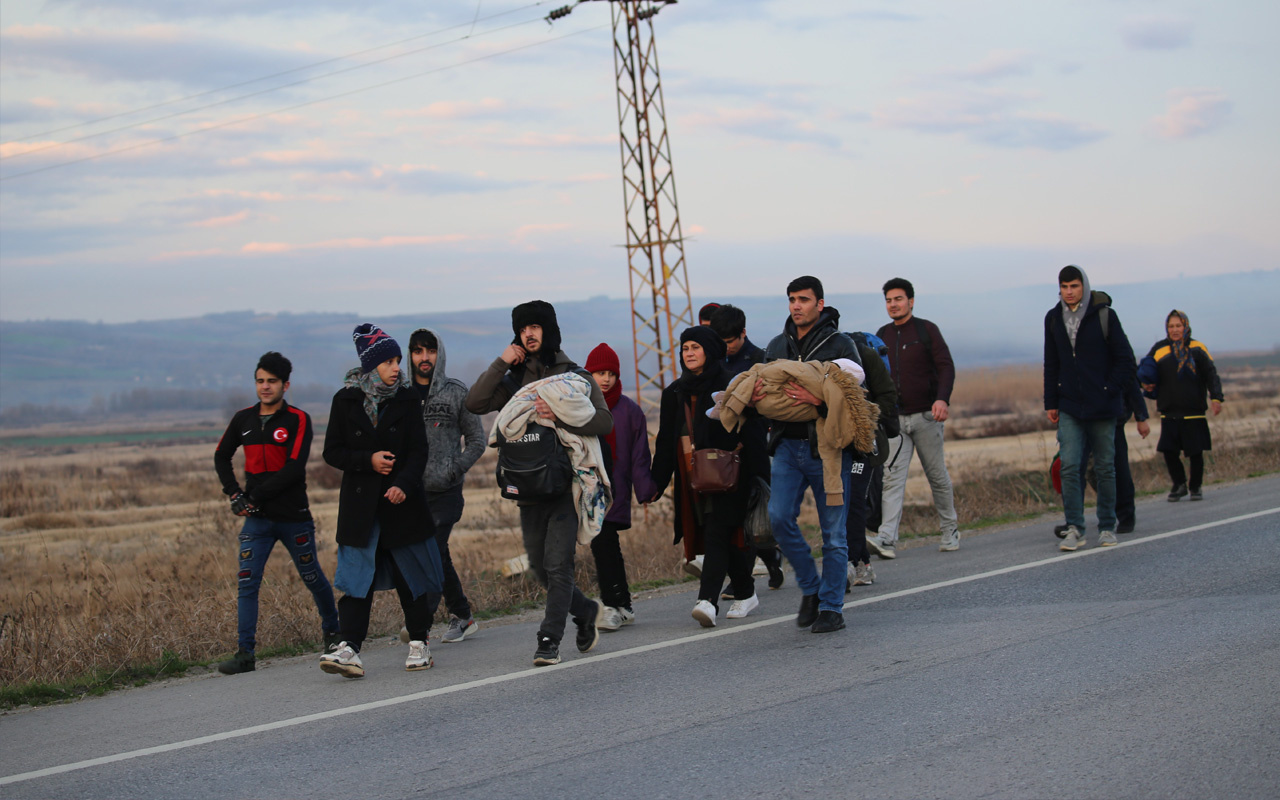 Suriyeliler tası tarağı topladı Avrupa'ya gidiyor! Sınırdan bomba görüntüler