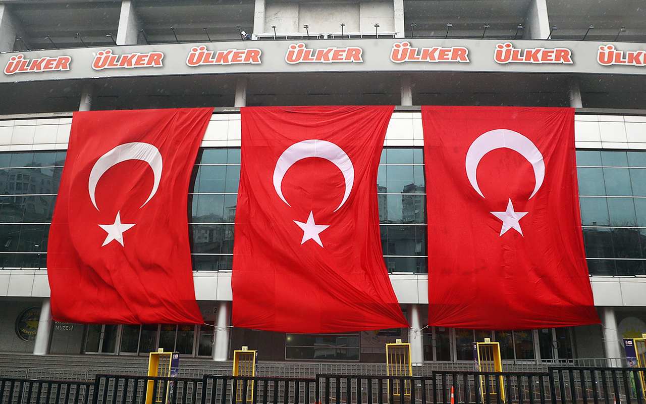 Şükrü Saracoğlu şehitler anısına Türk bayraklarıyla donatıldı