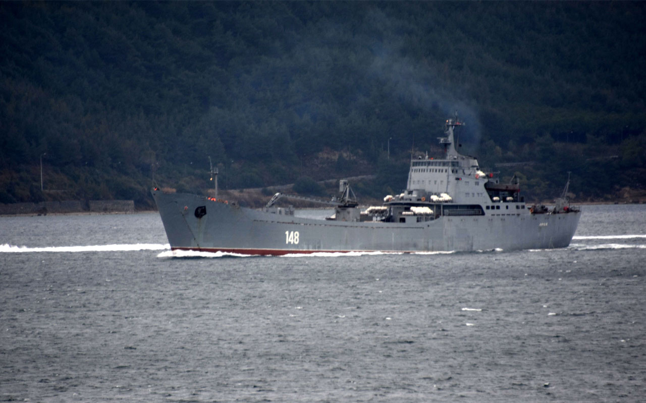 Rus savaş gemisi 'Orsk' Akdeniz'e iniş yapıyor