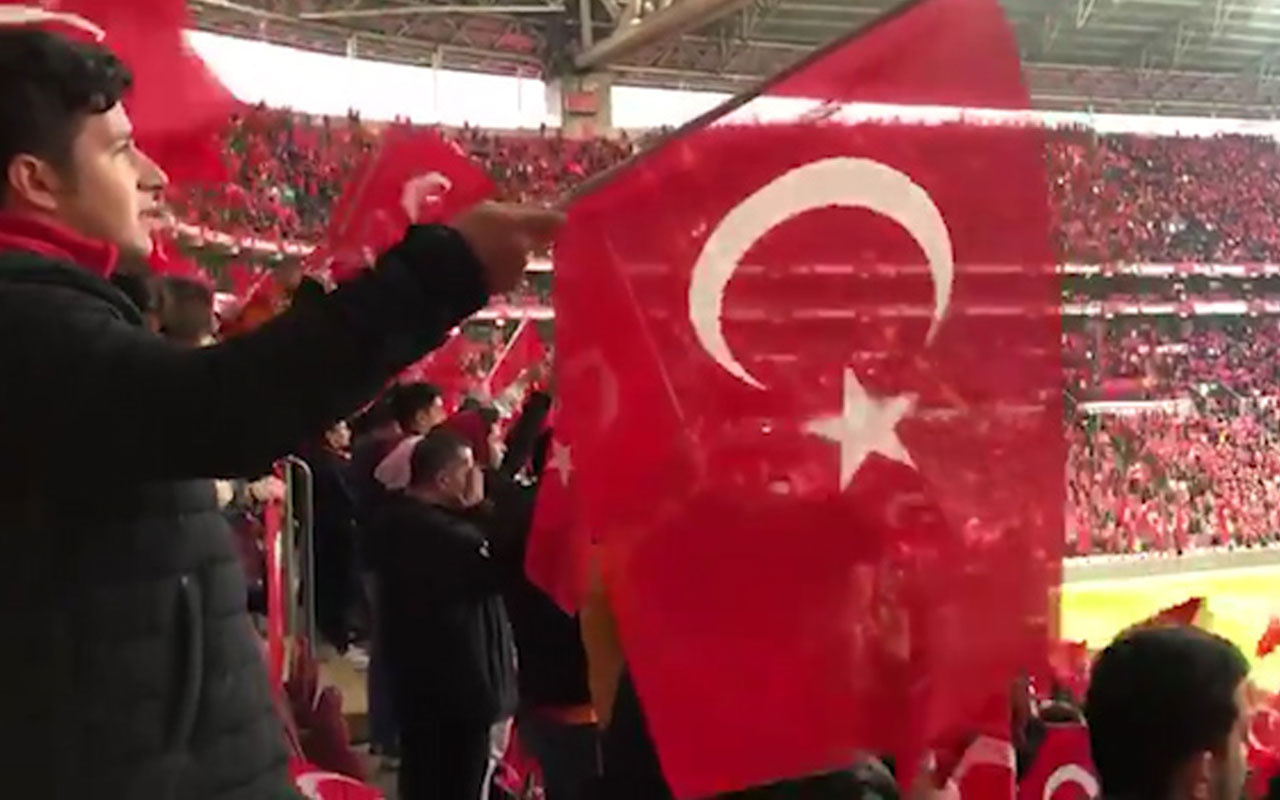 Galatasaray - Gençlerbirliği maçında İdlib şehitleri böyle anıldı