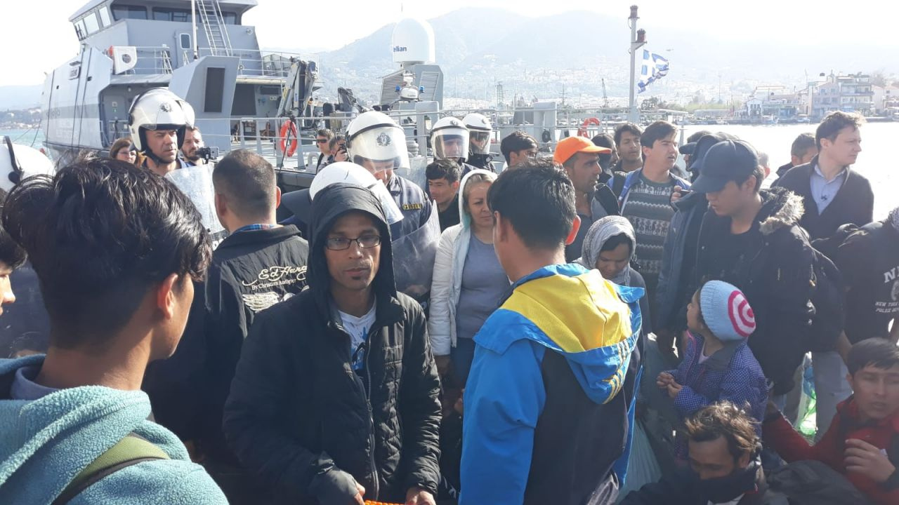 Midilli Adası’nda göçmenlerle Yunan polisi arasında gerginlik