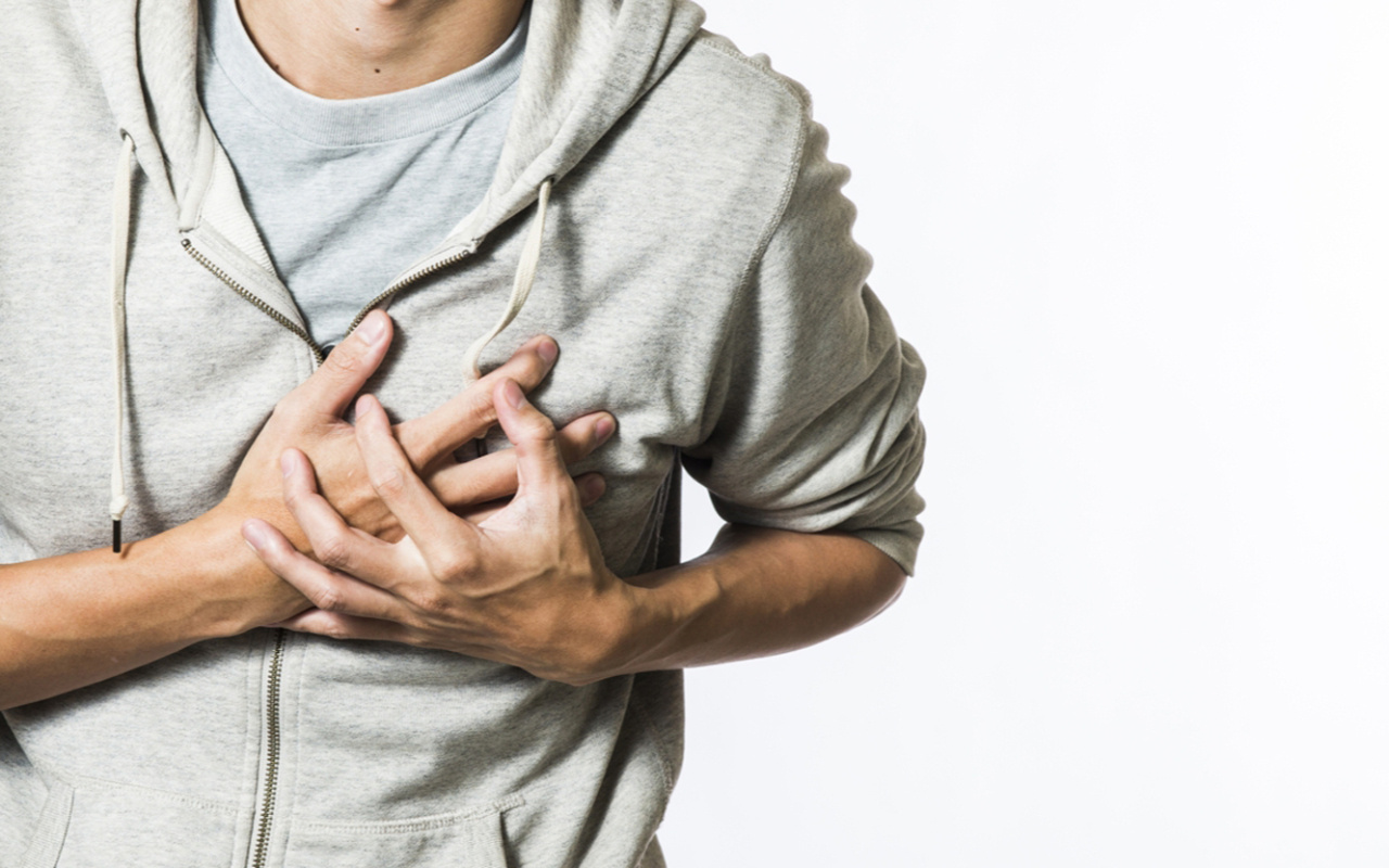 Göğüs ağrınız her zaman kalp krizi anlamına gelmez! Perikardit olabilirsiniz