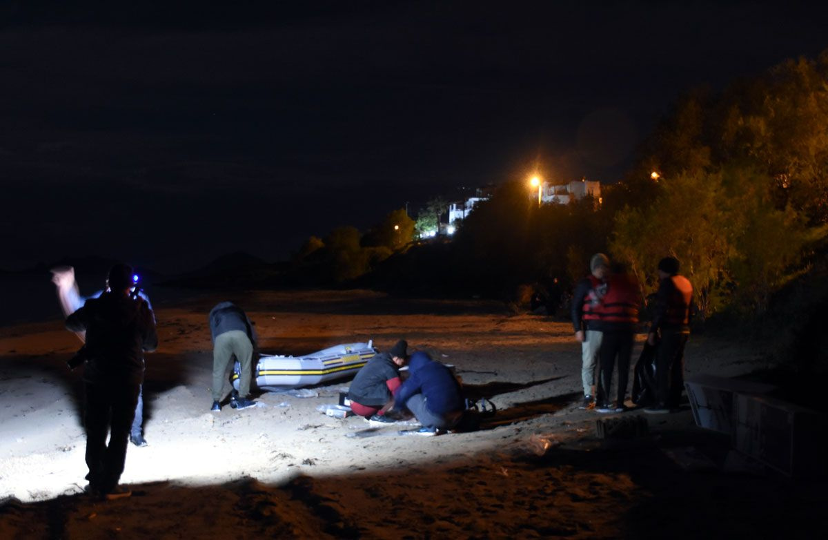 Mülteciler botları şişirip Yunanistan'a doğru yola çıktılar işte o anlar ilk kez görüntülendi