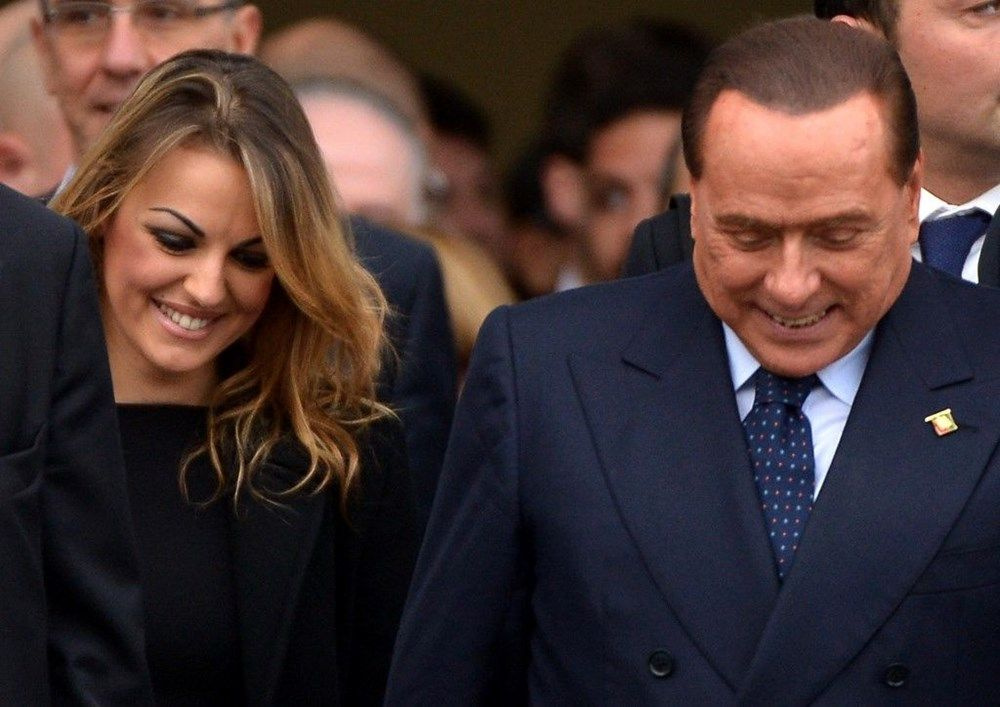 Berlusconi 54 yaş küçük sevgilisi için nişanlısını terk etti