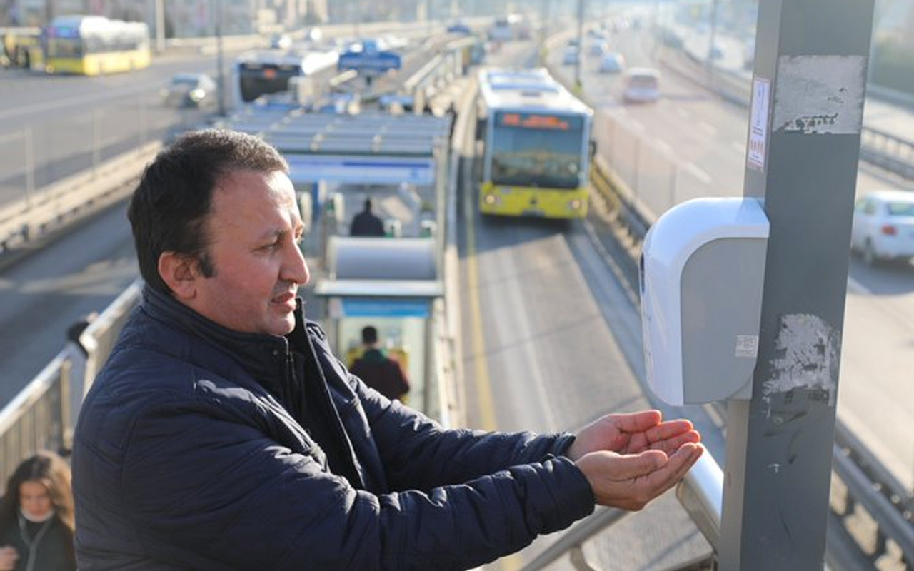 İstanbul'da metrobüs duraklarına korona virüs dezenfektanı konuldu