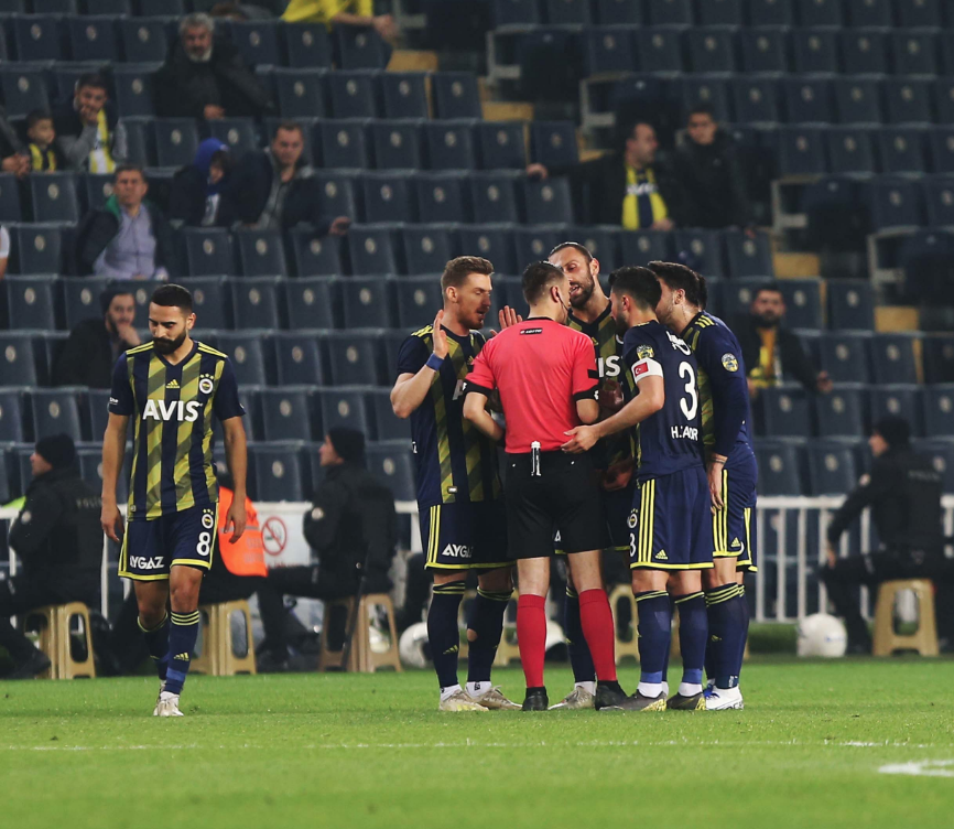 Fenerbahçe yedek kulübesinde dikkat çeken Emre Belözoğlu fırtınası